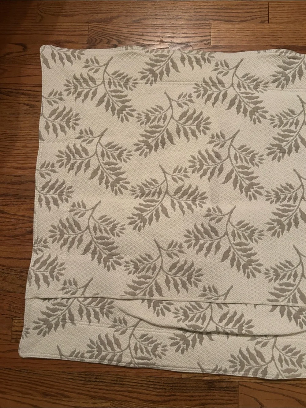 Colchass S. Domingos At Home Large Green & White Leaf Patterned Pillowcase
